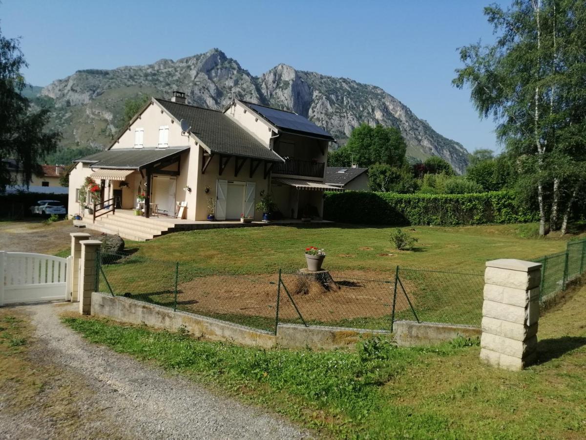 A La Joie De Vivre Chez L'Habitant Banat Luaran gambar