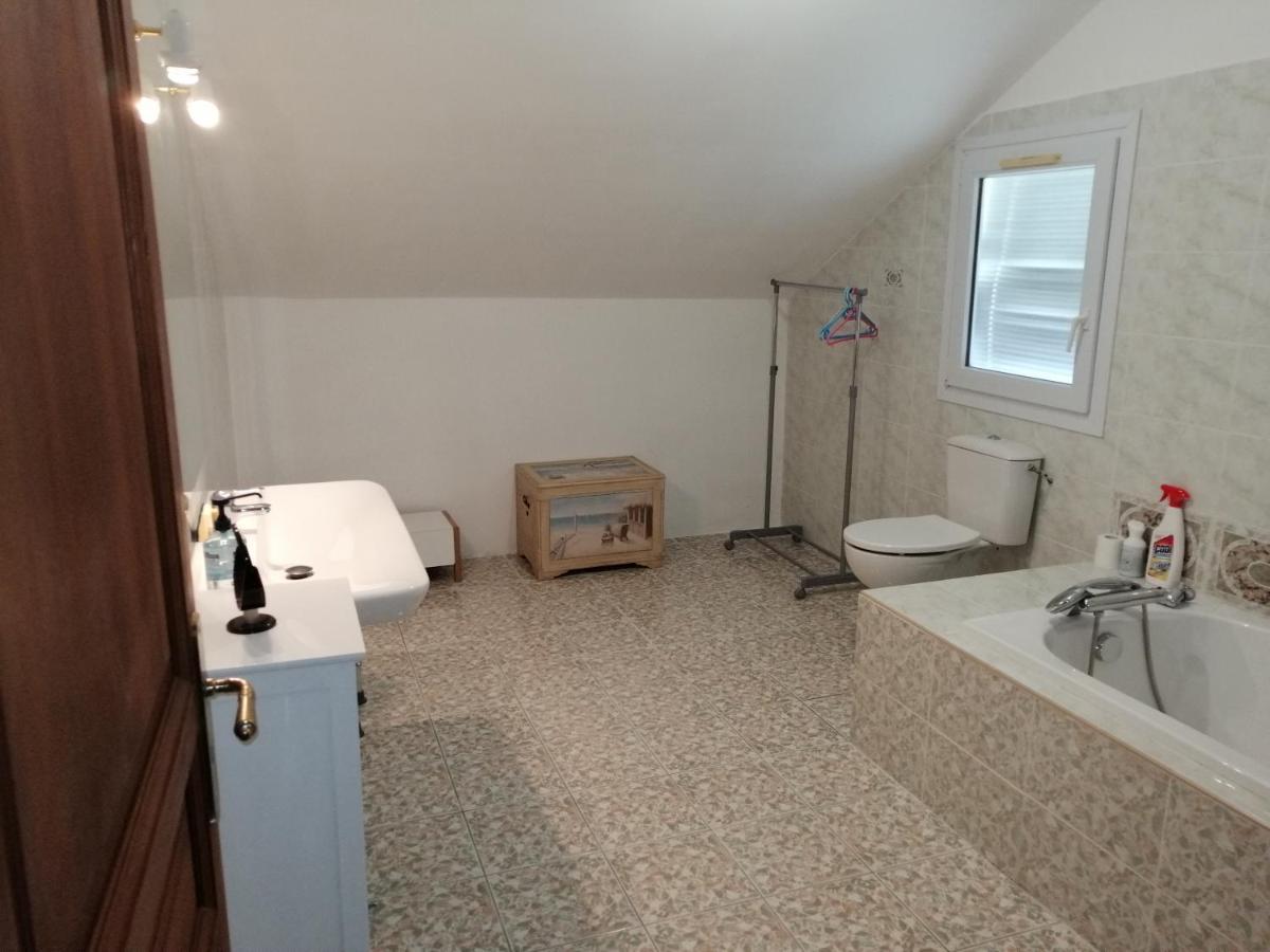 A La Joie De Vivre Chez L'Habitant Banat Luaran gambar