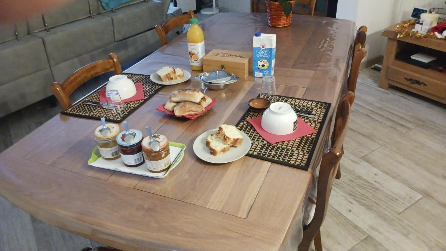 A La Joie De Vivre Chez L'Habitant Banat Luaran gambar